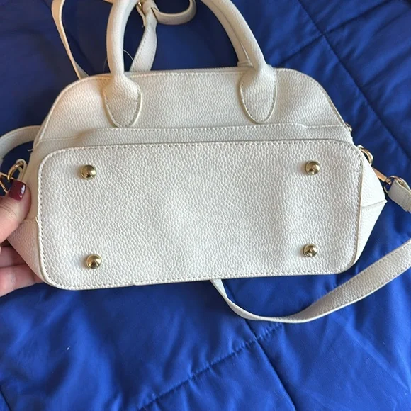bebe white purse with rainbow branding - Picture 4 of 8